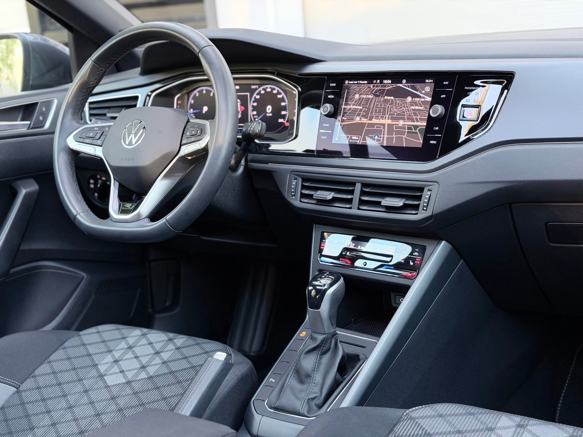 Volkswagen Taigo 1.5 TSI R-Line (2022), foto 15