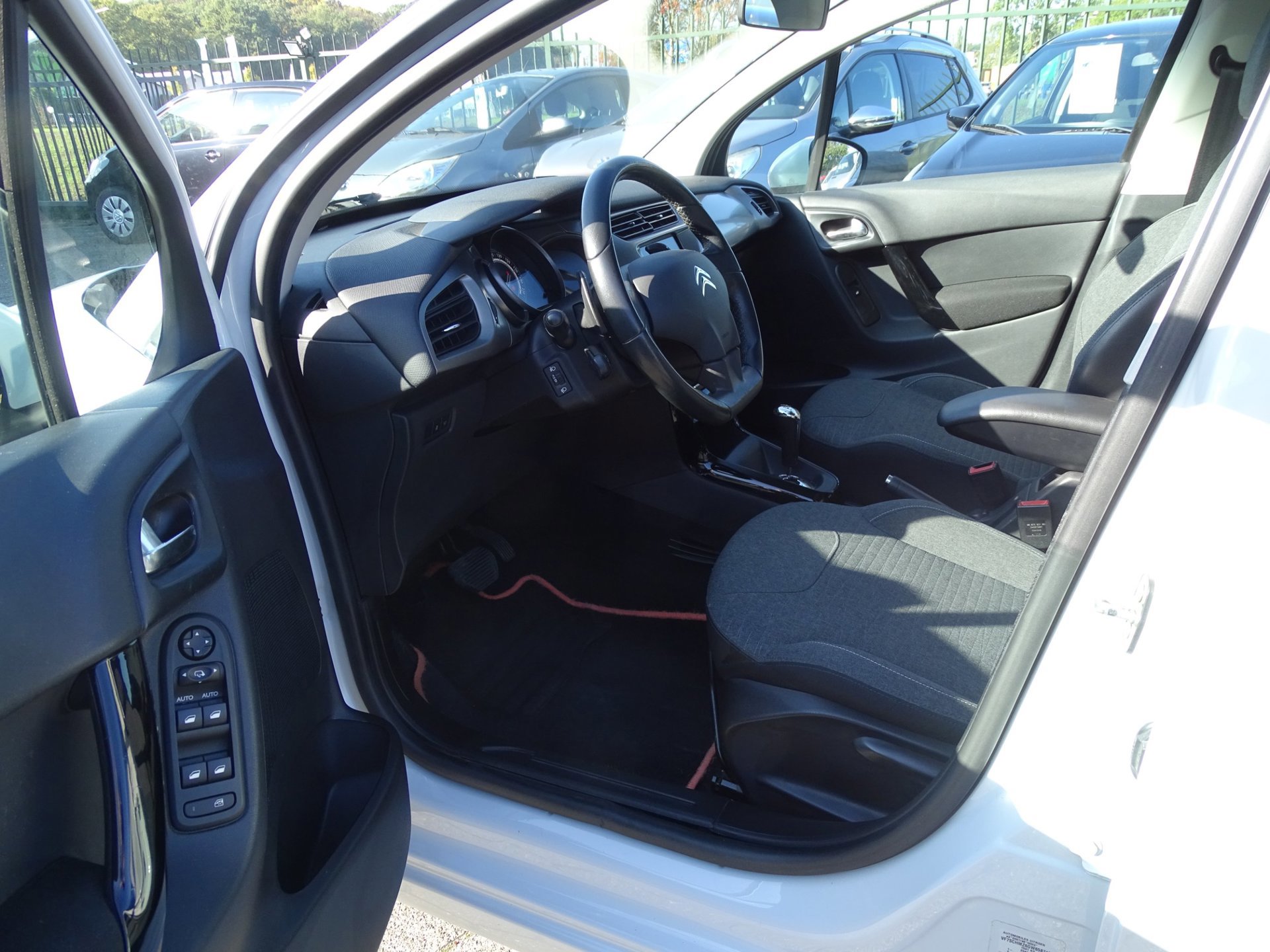 Citroen C3 1.2 PureTech Selection (2017), foto 7