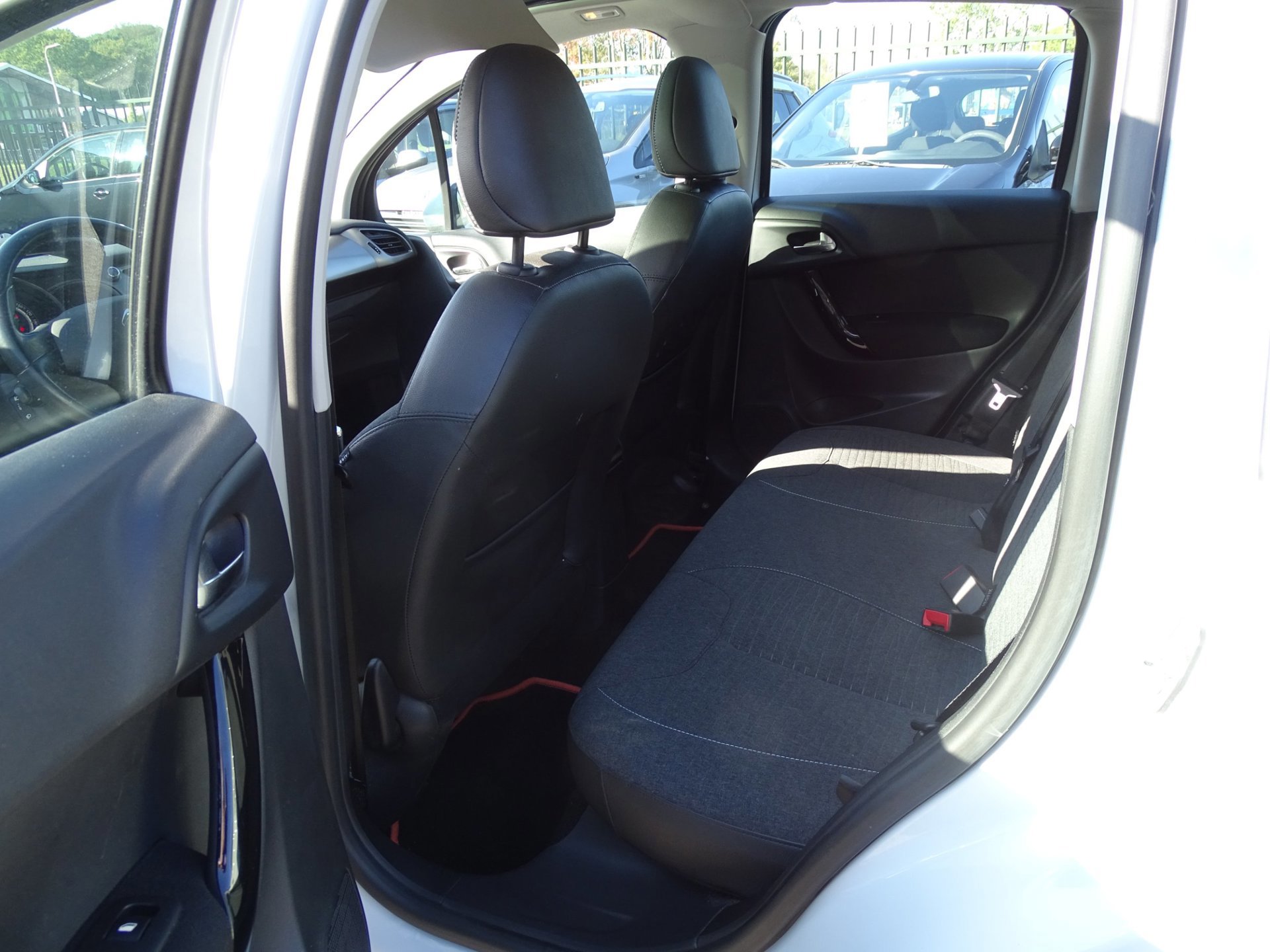 Citroen C3 1.2 PureTech Selection (2017), foto 8