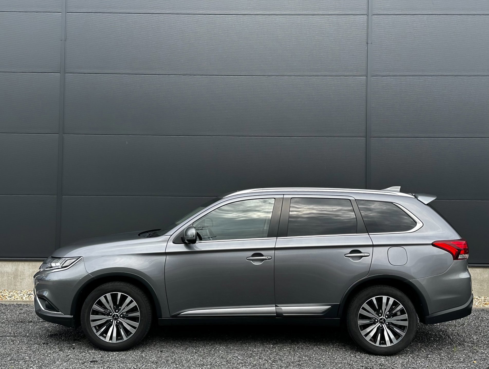 Mitsubishi Outlander 2.0 4WD 7p Intense (2019), foto 3