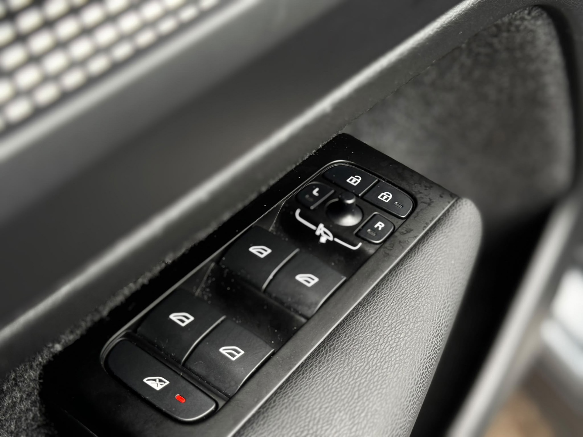 Volvo XC40 1.5 T4 Recharge Inscription Expression (2022), foto 30