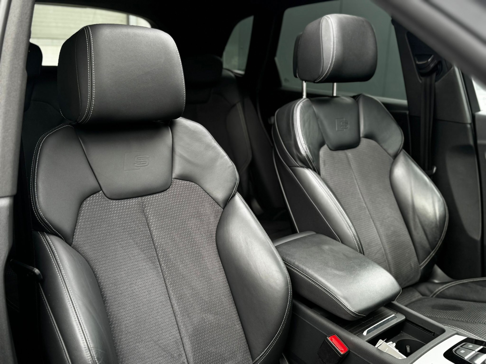 Audi Q5 55 TFSI e S-Line (2023), foto 24