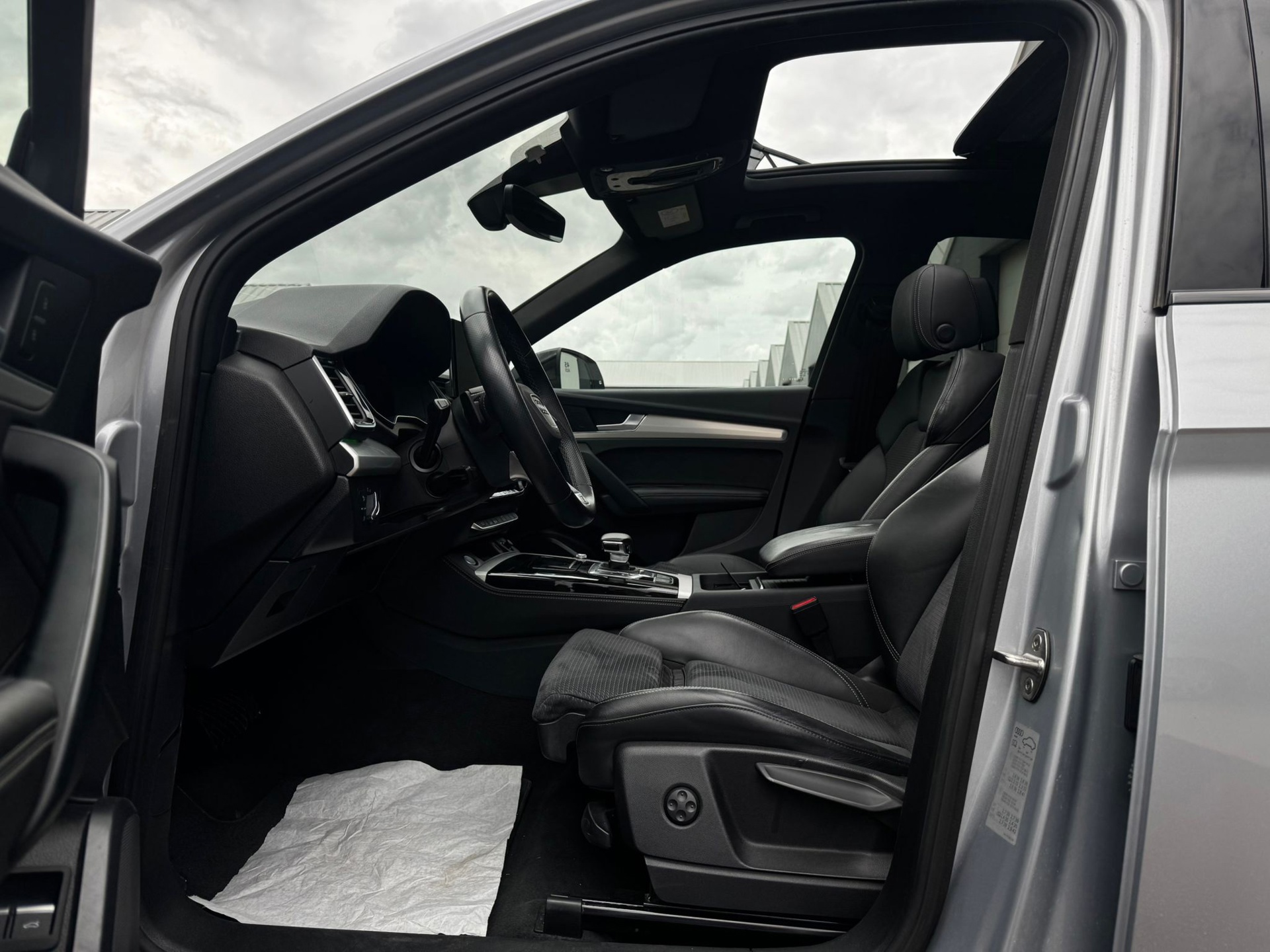 Audi Q5 55 TFSI e S-Line (2023), foto 9