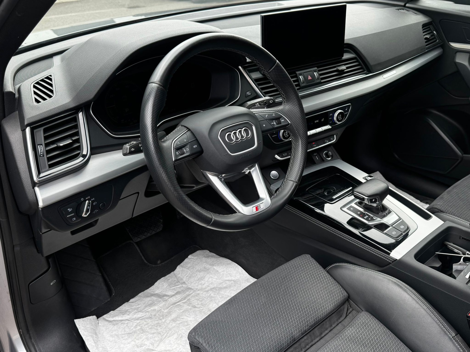 Audi Q5 55 TFSI e S-Line (2023), foto 10