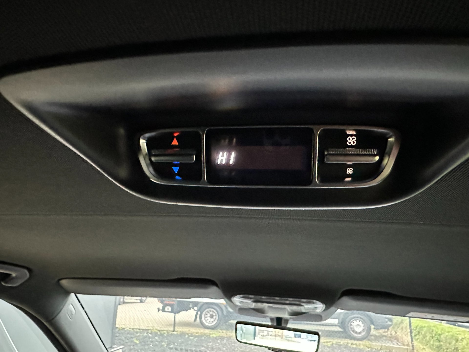 Mercedes-Benz V-klasse 300d 4-MATIC Extra Lang Avantgarde Edition AMG Line (2025), foto 16