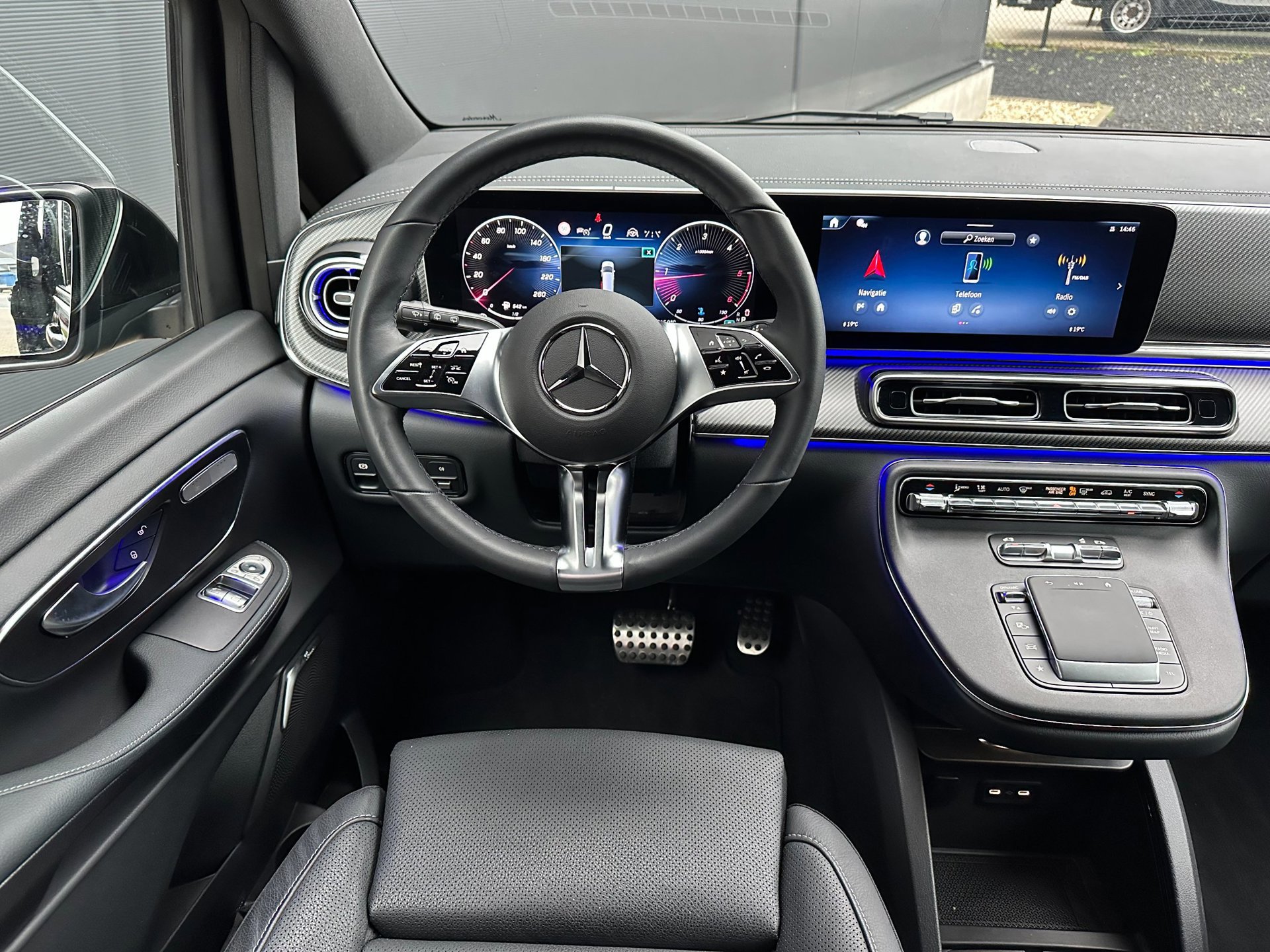 Mercedes-Benz V-klasse 300d 4-MATIC Extra Lang Avantgarde Edition AMG Line (2025), foto 17