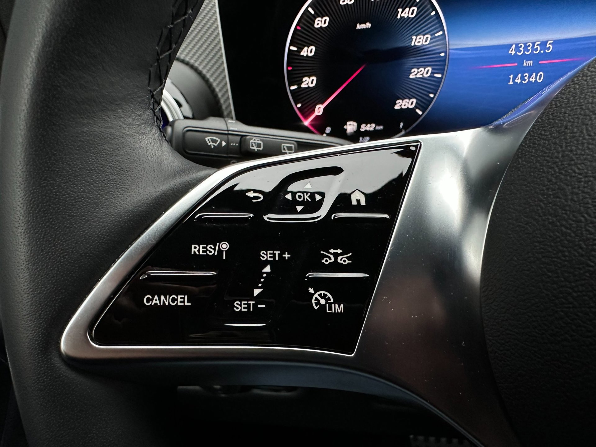 Mercedes-Benz V-klasse 300d 4-MATIC Extra Lang Avantgarde Edition AMG Line (2025), foto 19