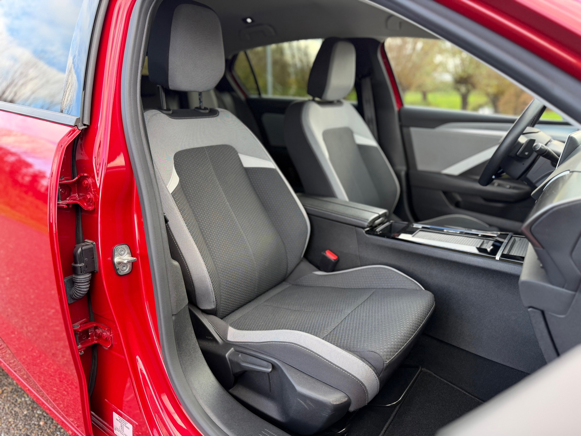 Opel Astra 1.6 Hybrid Edition (2022), foto 2