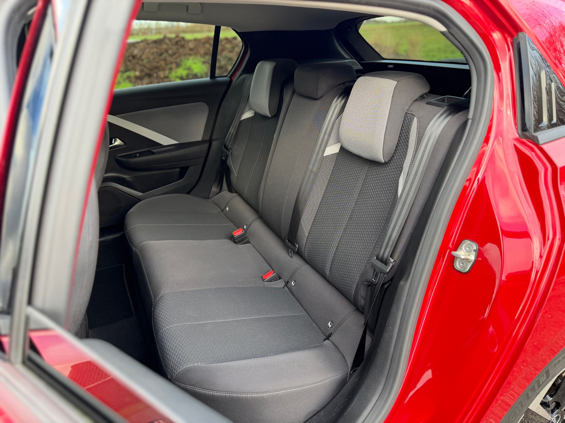 Opel Astra 1.6 Hybrid Edition (2022), foto 9
