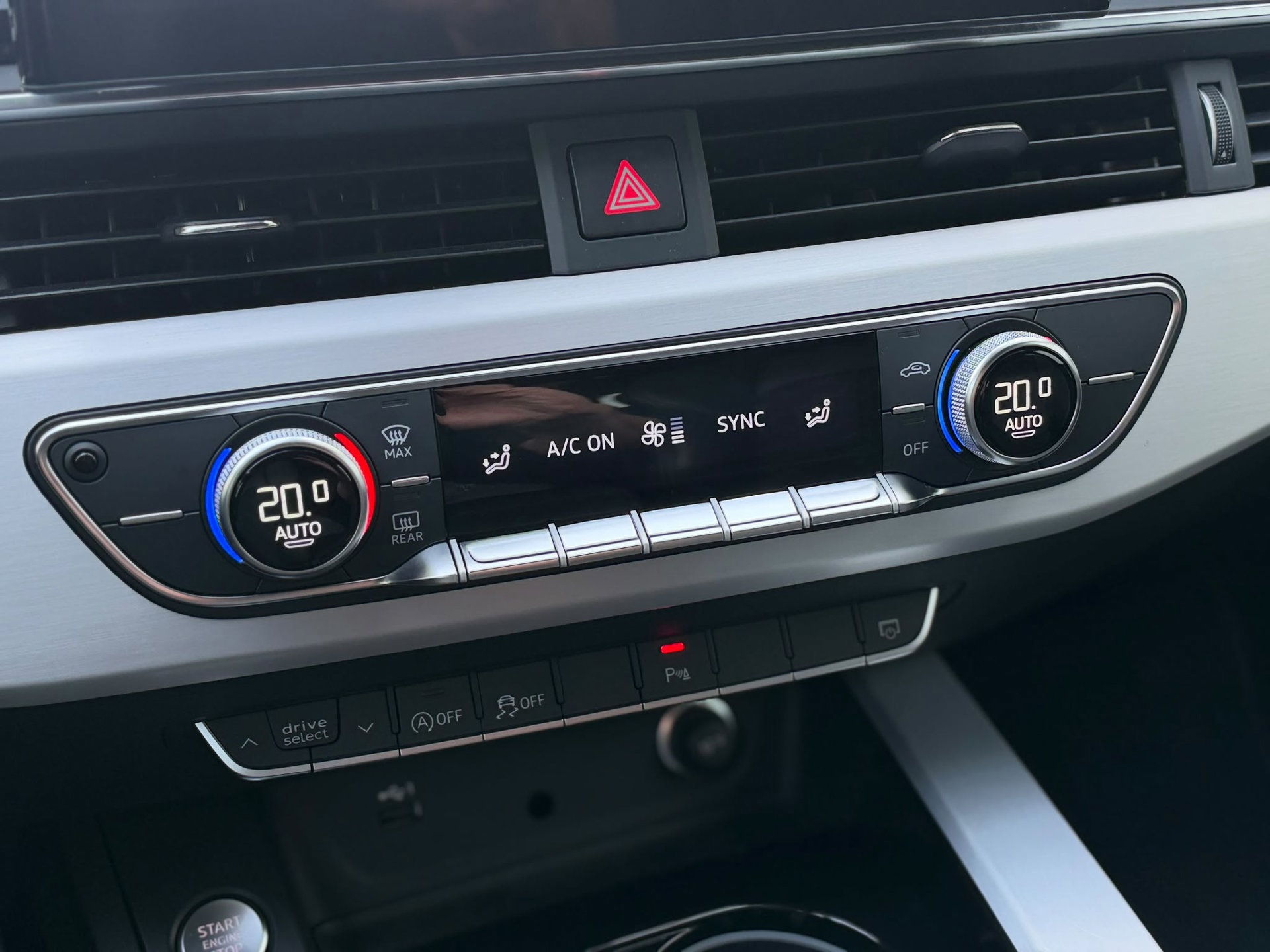 Audi A4 Avant 40 TFSI S-LINE COMPETITION (2023), foto 14