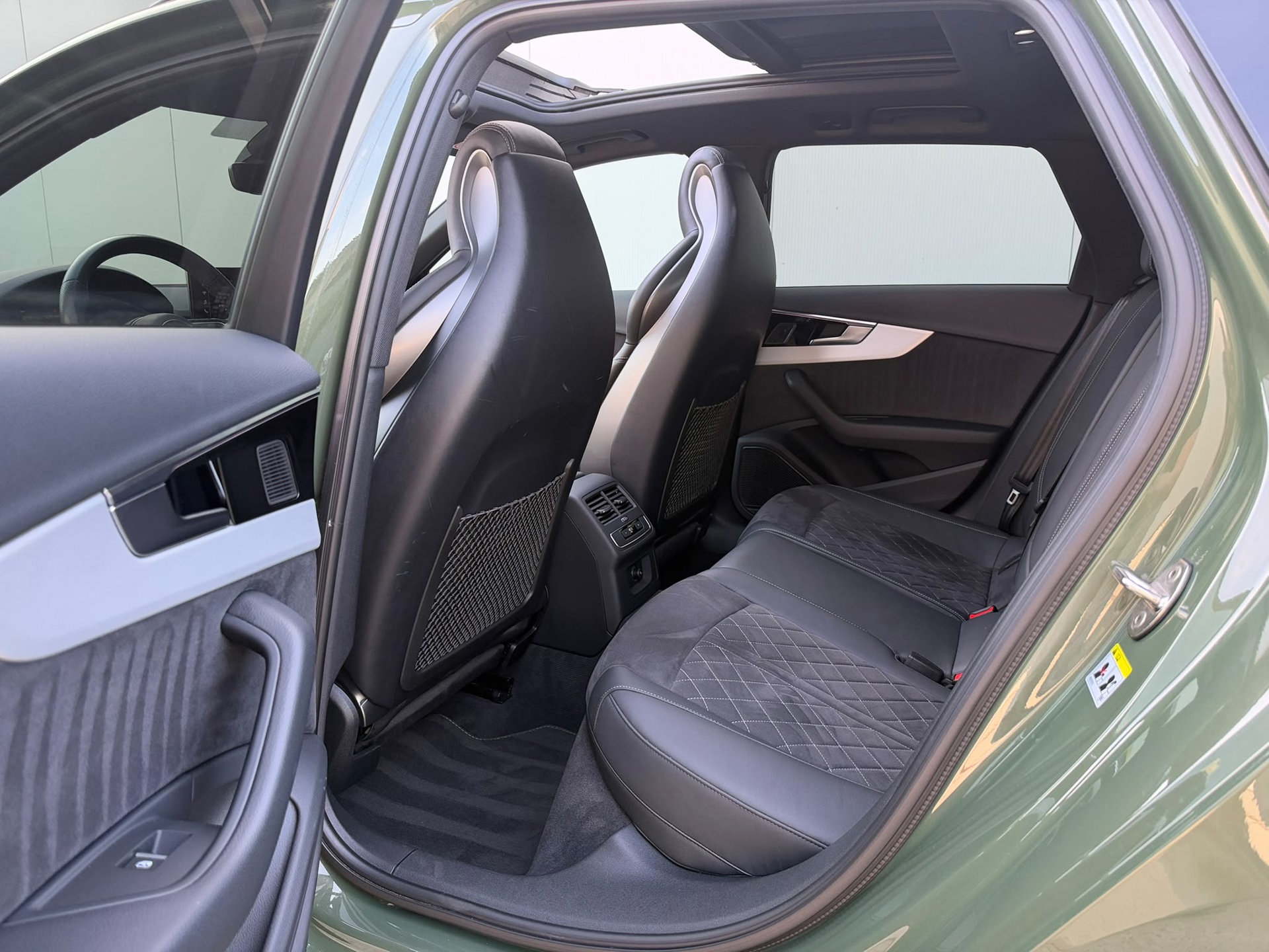 Audi A4 Avant 40 TFSI S-LINE COMPETITION (2023), foto 17