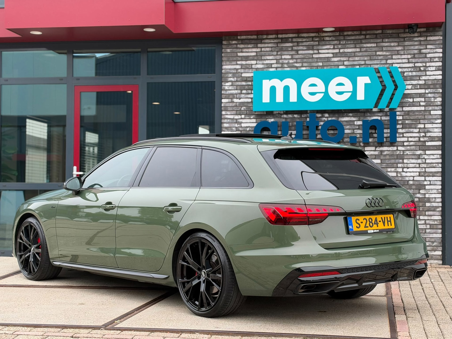 Audi A4 Avant 40 TFSI S-LINE COMPETITION (2023), foto 3