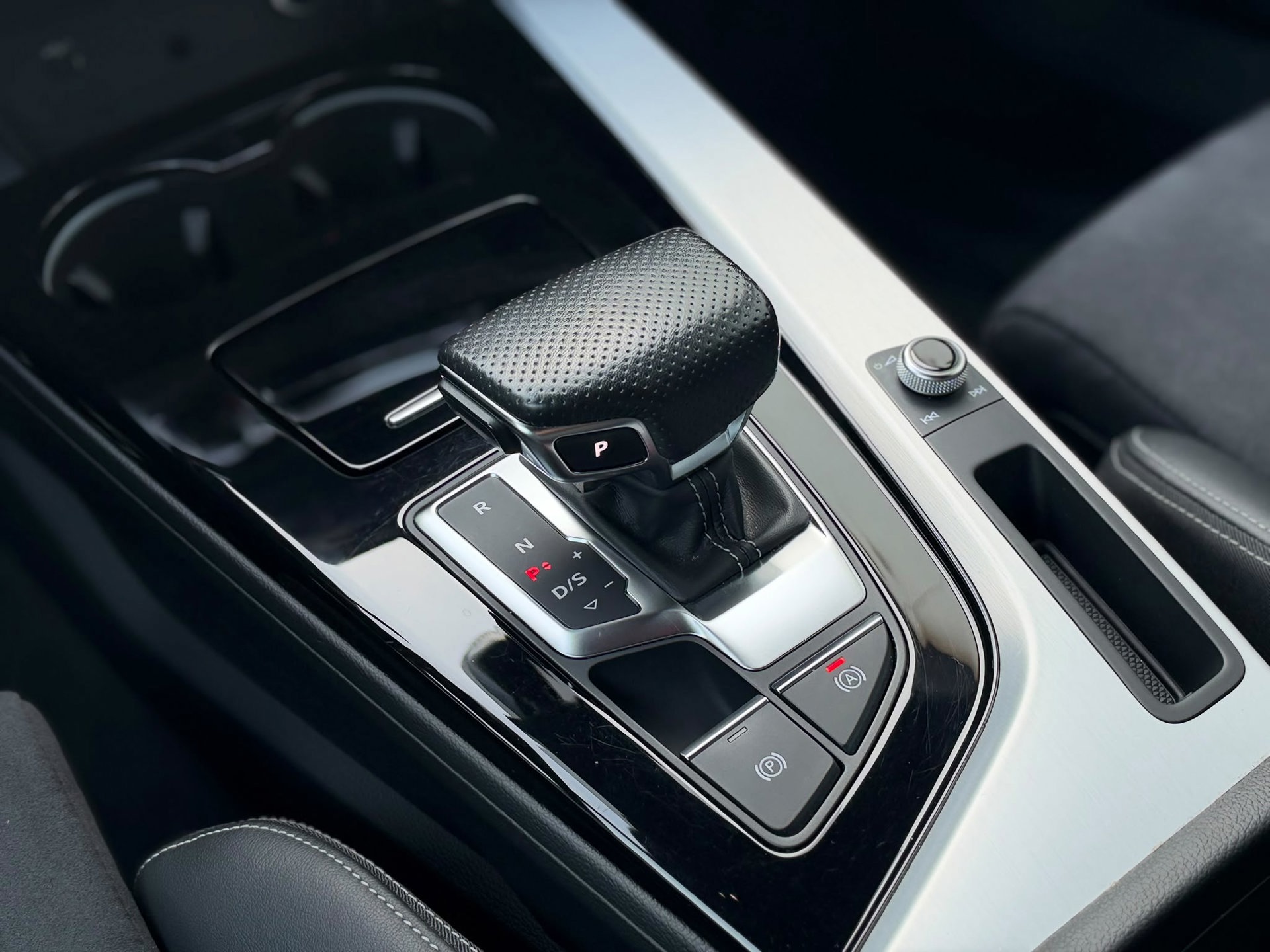 Audi A4 Avant 40 TFSI S-LINE COMPETITION (2023), foto 9