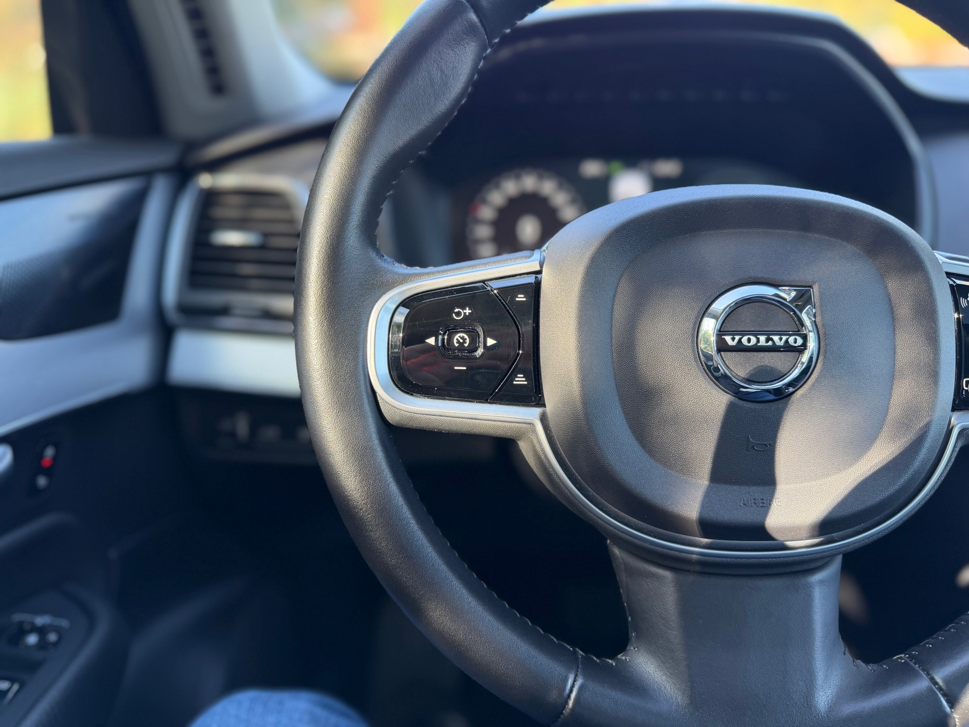 Volvo XC90 2.0 T8 Twin Engine AWD Momentum (2019), foto 15