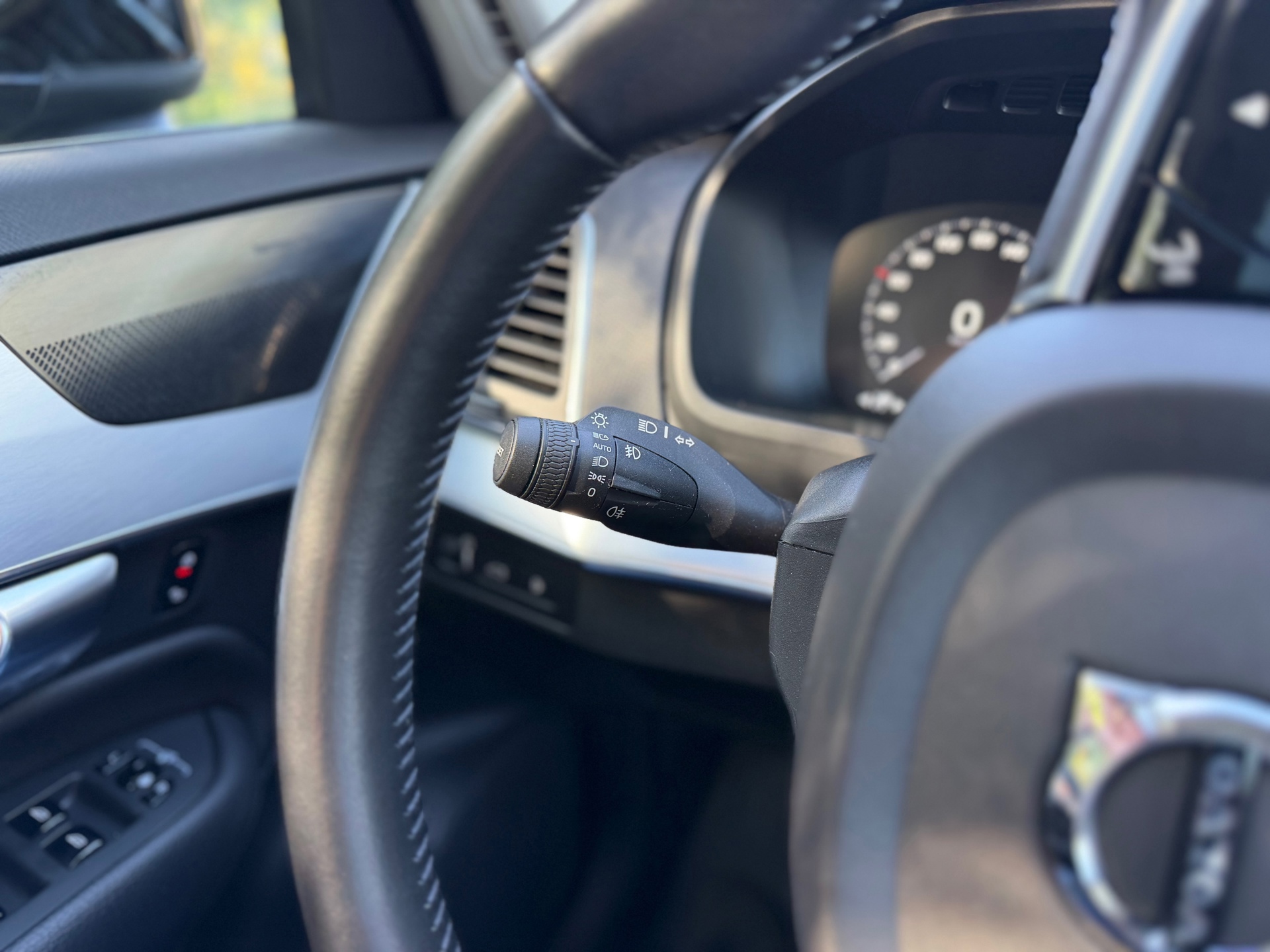 Volvo XC90 2.0 T8 Twin Engine AWD Momentum (2019), foto 18
