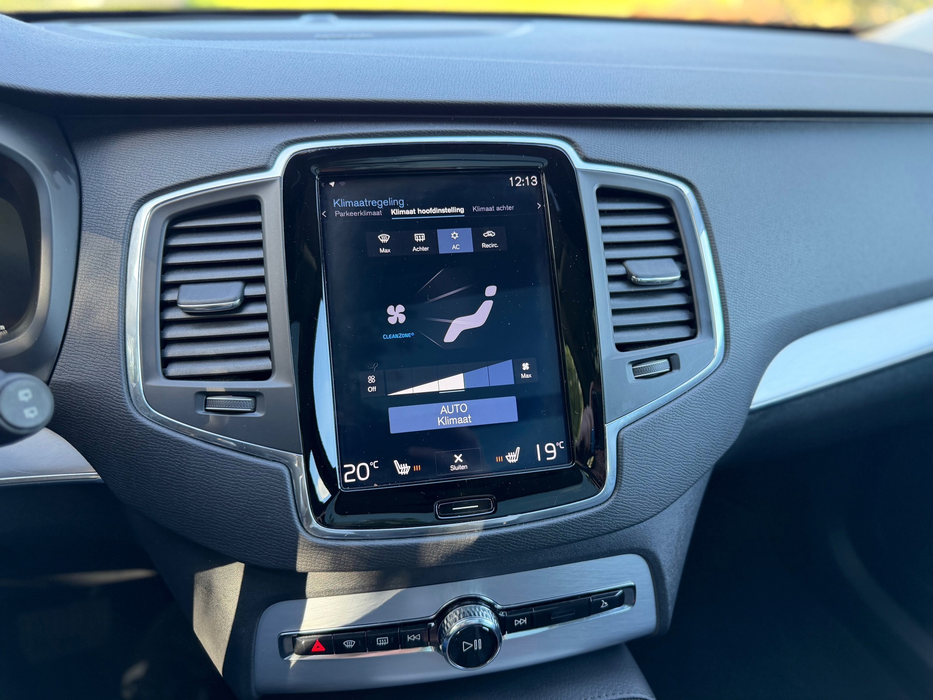 Volvo XC90 2.0 T8 Twin Engine AWD Momentum (2019), foto 21