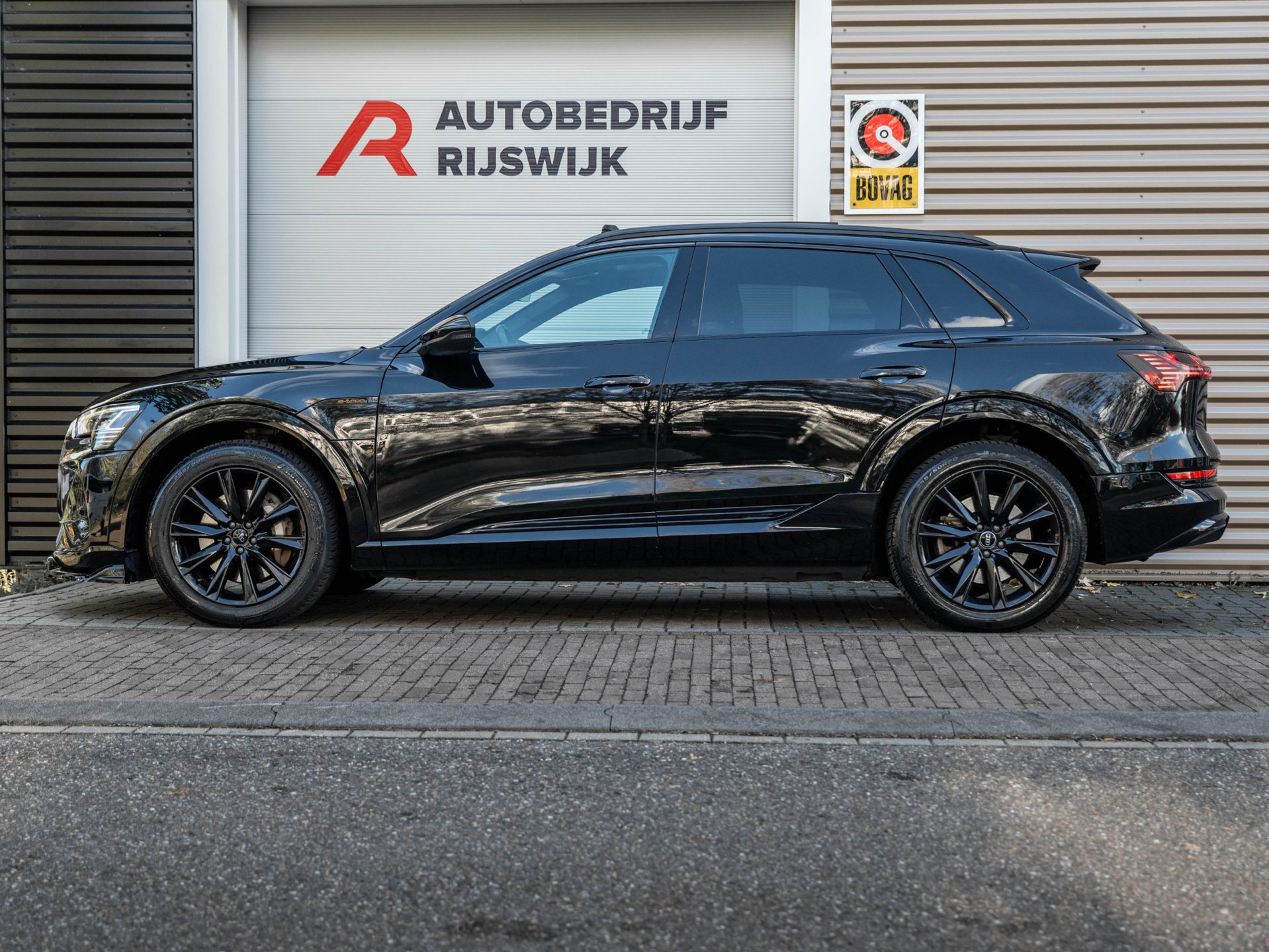 Audi E-tron 50 quattro Launch edition Black 71 kWh (2019), foto 2