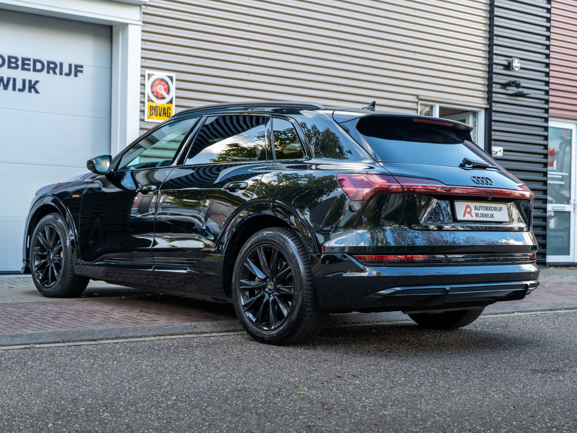 Audi E-tron 50 quattro Launch edition Black 71 kWh (2019), foto 13