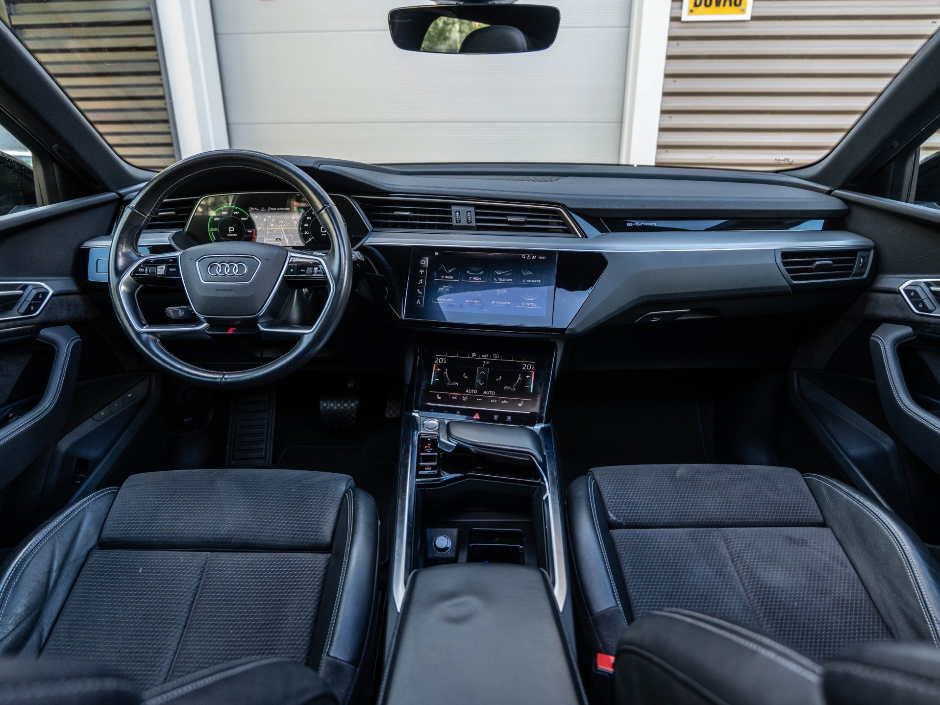 Audi E-tron 50 quattro Launch edition Black 71 kWh (2019), foto 15