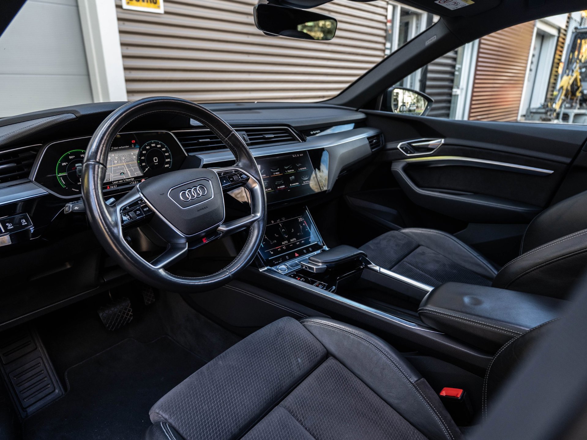 Audi E-tron 50 quattro Launch edition Black 71 kWh (2019), foto 16