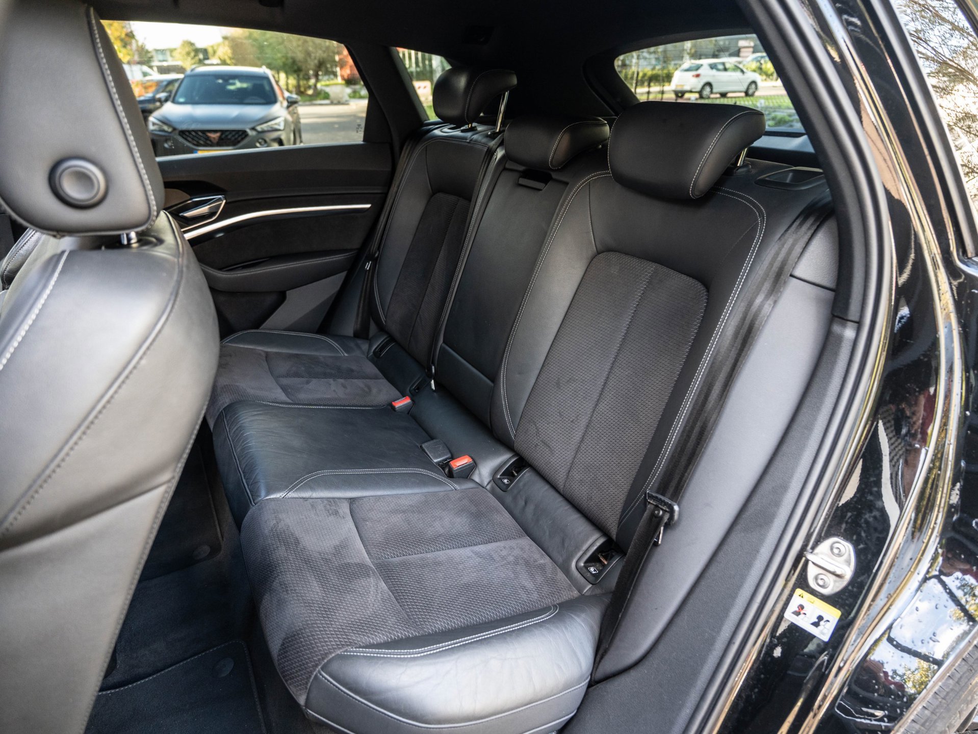 Audi E-tron 50 quattro Launch edition Black 71 kWh (2019), foto 19
