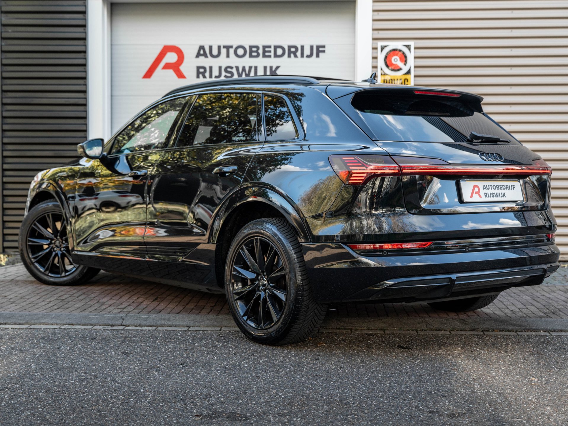 Audi E-tron 50 quattro Launch edition Black 71 kWh (2019), foto 3