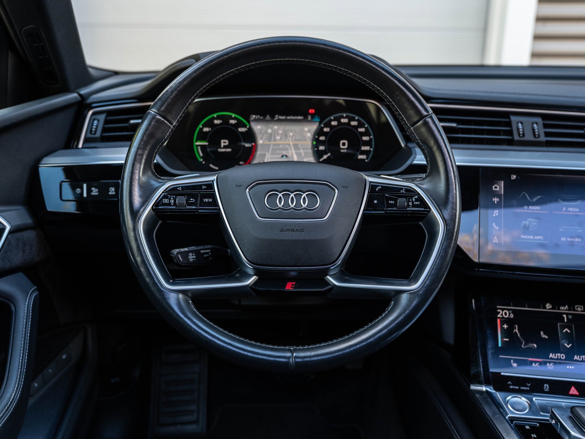 Audi E-tron 50 quattro Launch edition Black 71 kWh (2019), foto 23