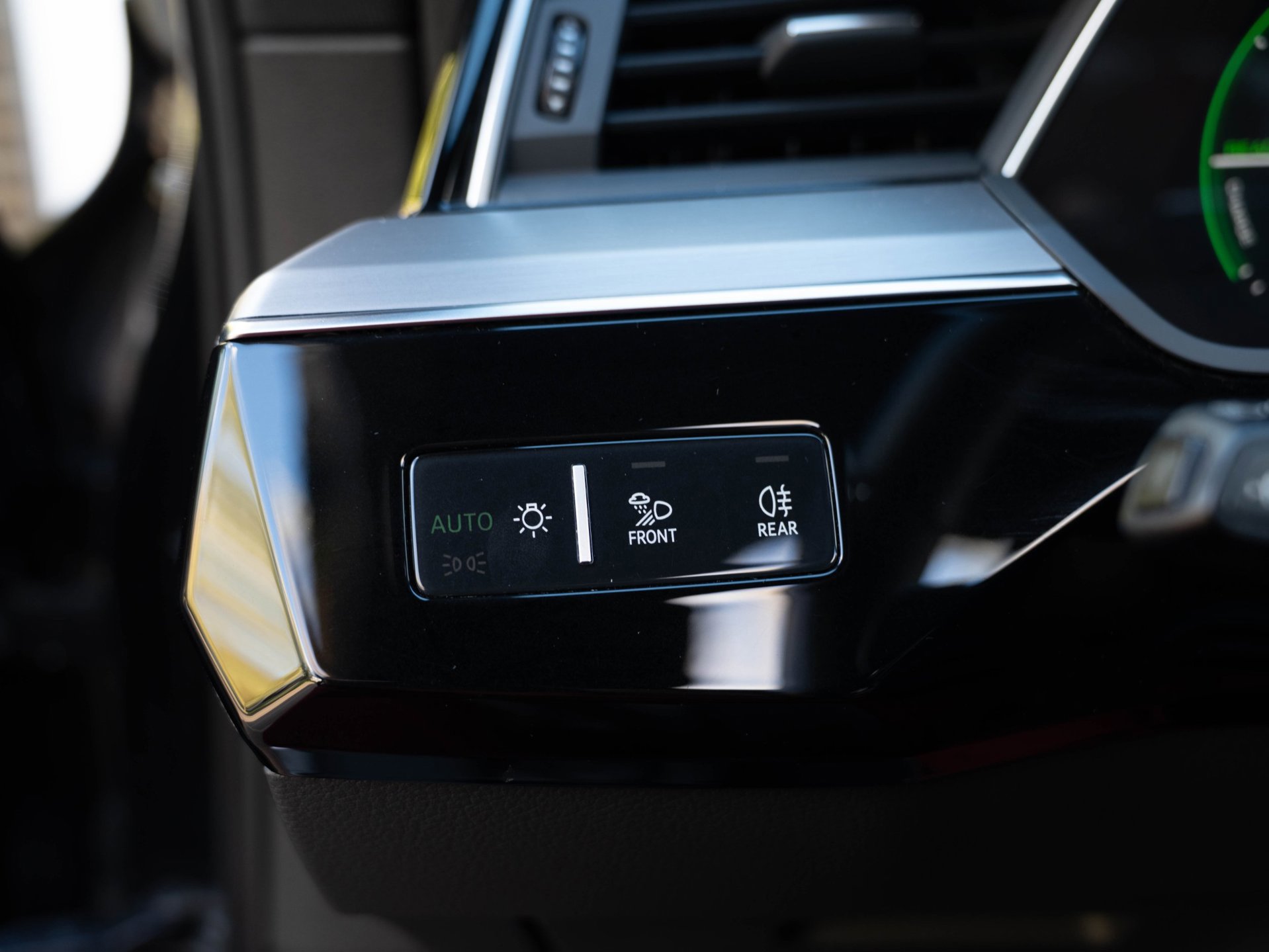 Audi E-tron 50 quattro Launch edition Black 71 kWh (2019), foto 24