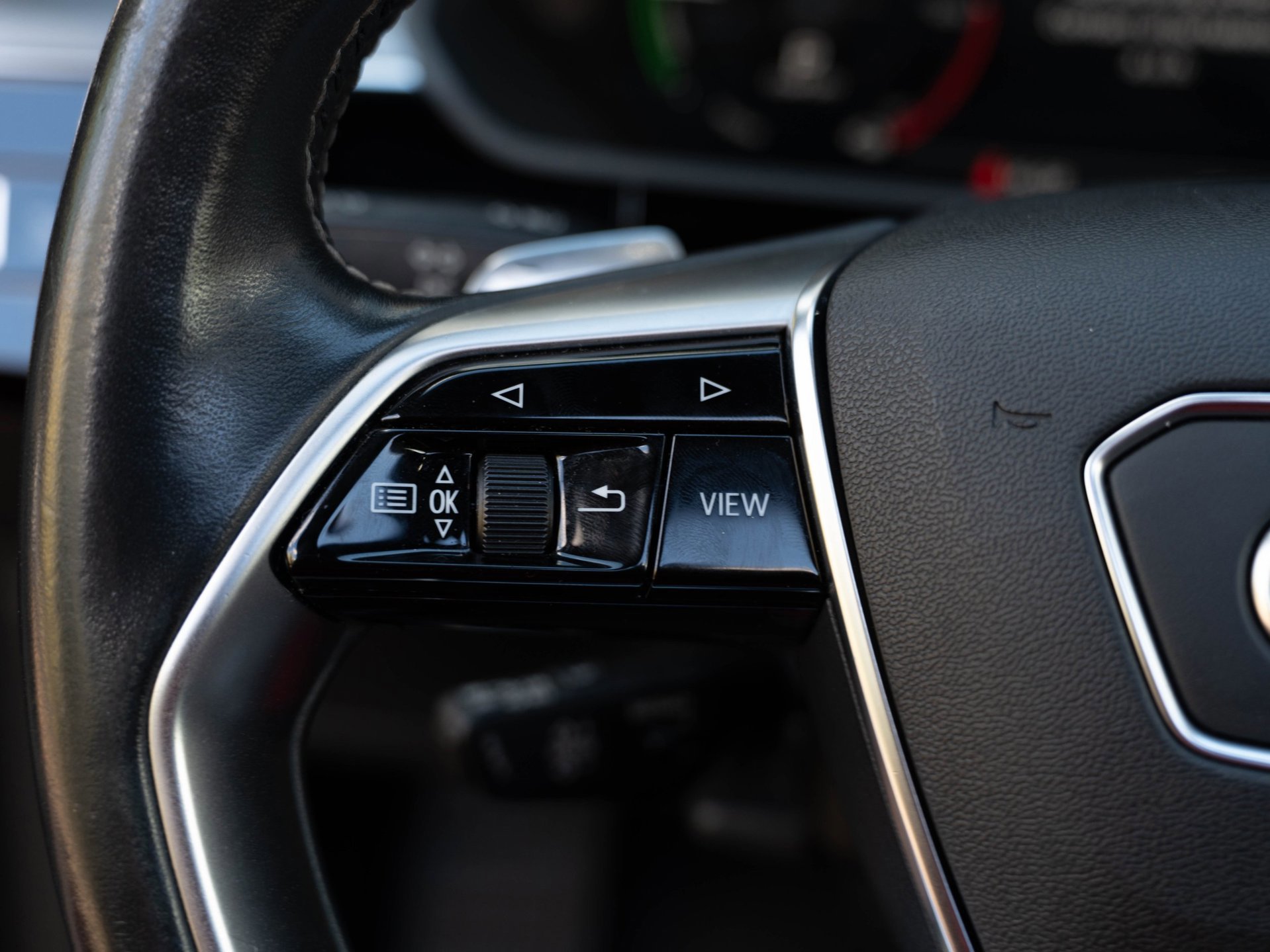 Audi E-tron 50 quattro Launch edition Black 71 kWh (2019), foto 25