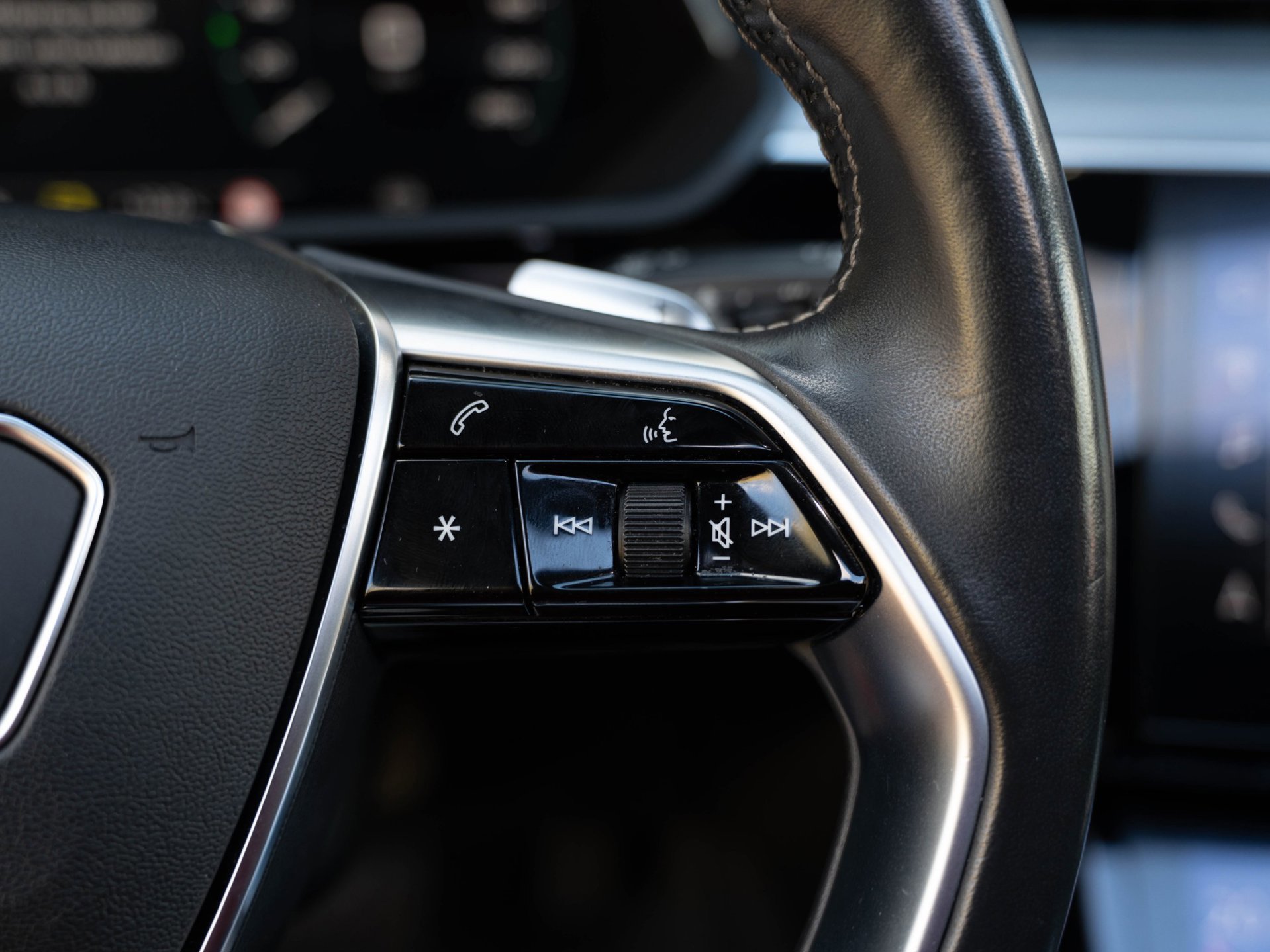 Audi E-tron 50 quattro Launch edition Black 71 kWh (2019), foto 26