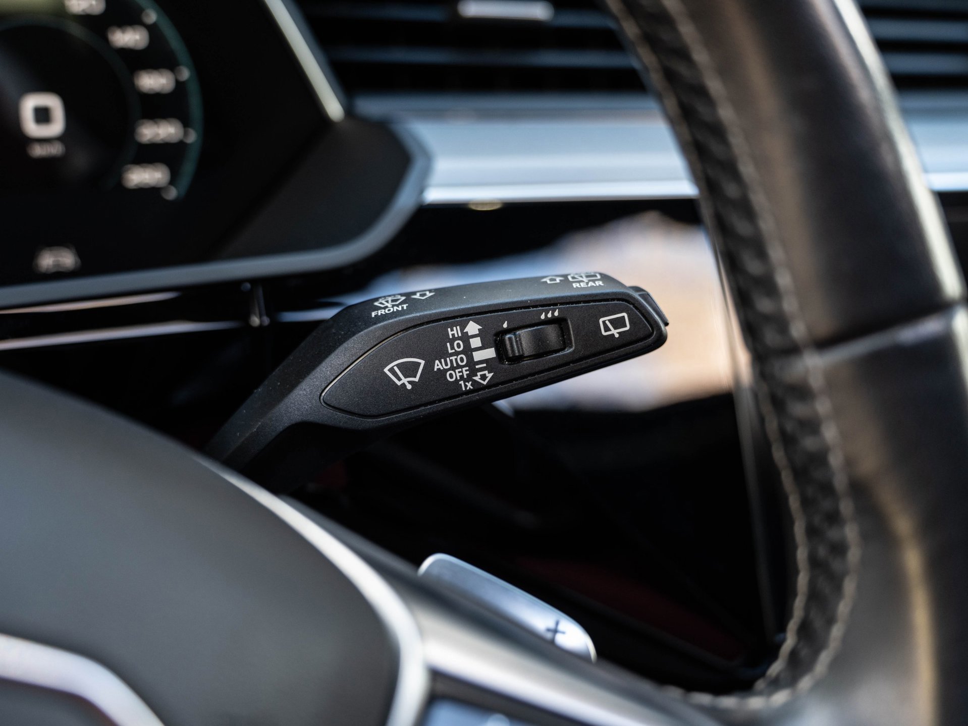 Audi E-tron 50 quattro Launch edition Black 71 kWh (2019), foto 29
