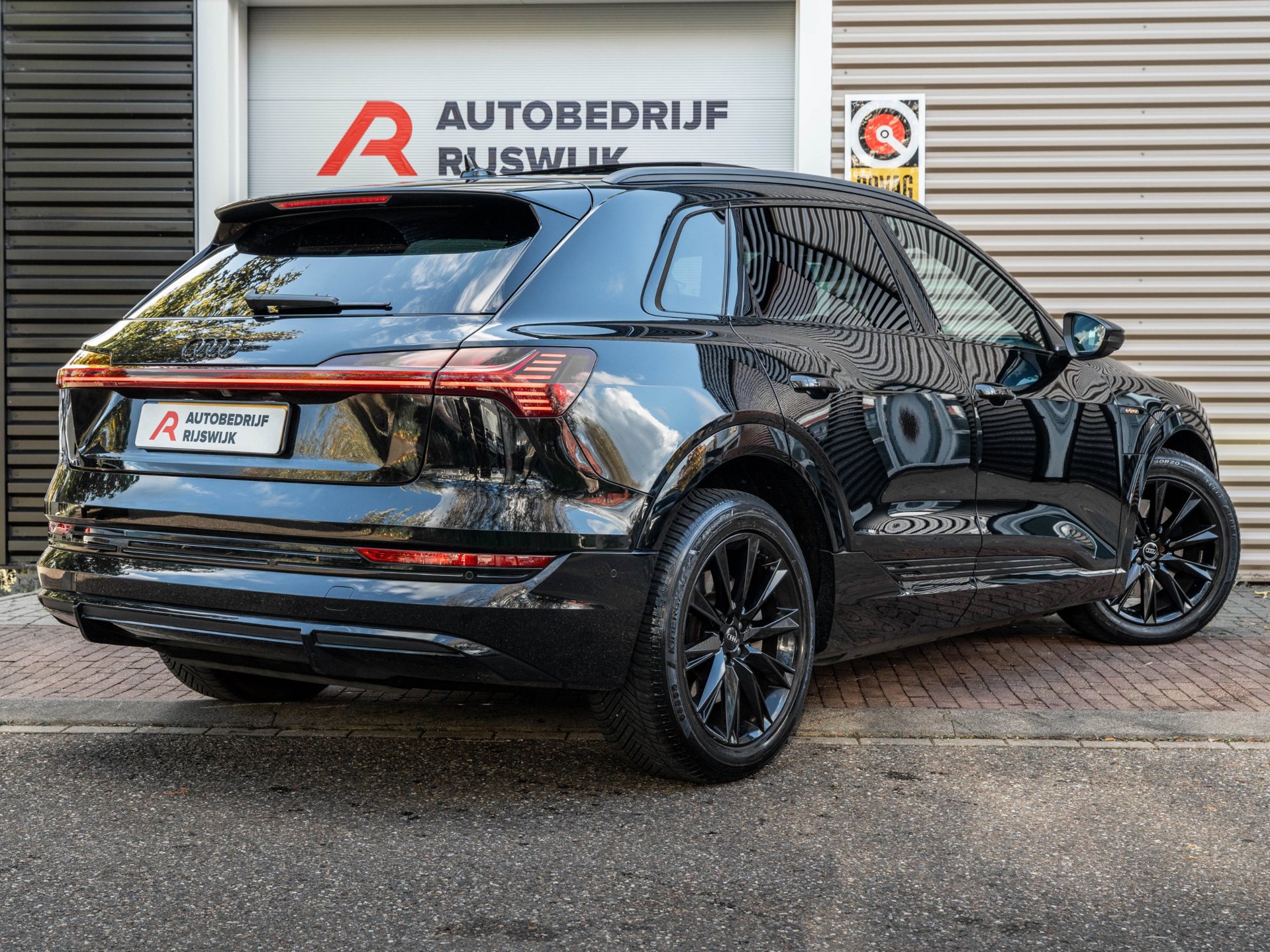 Audi E-tron 50 quattro Launch edition Black 71 kWh (2019), foto 4