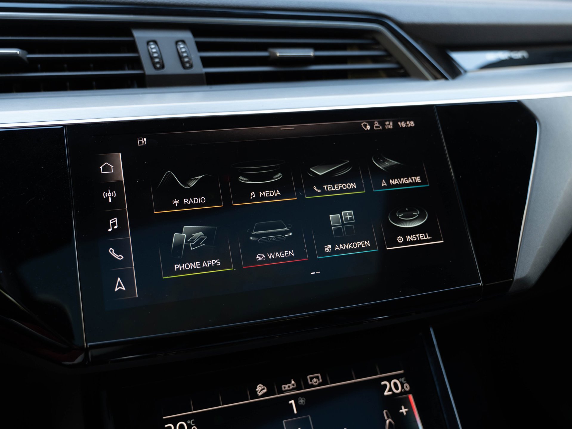 Audi E-tron 50 quattro Launch edition Black 71 kWh (2019), foto 32