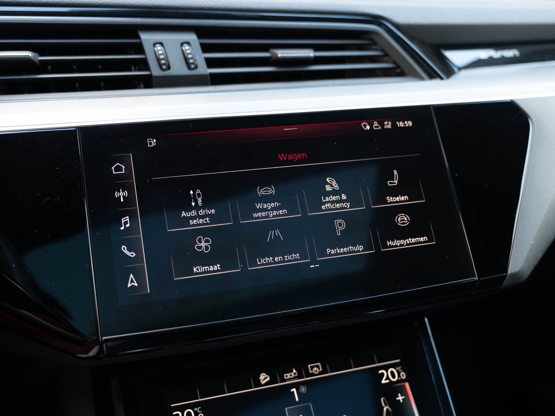 Audi E-tron 50 quattro Launch edition Black 71 kWh (2019), foto 35