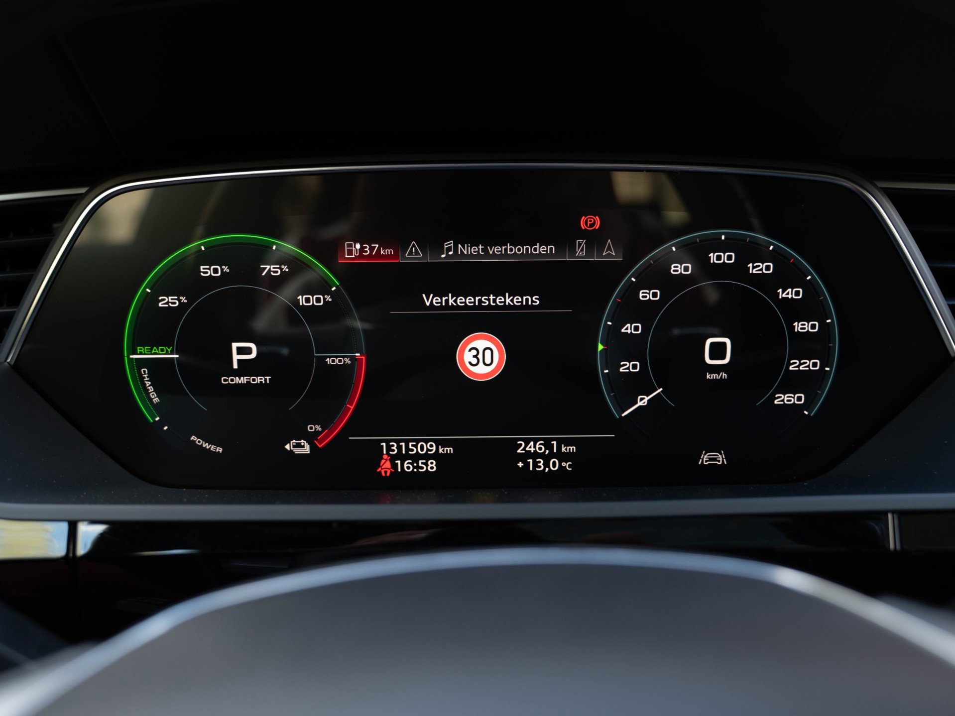 Audi E-tron 50 quattro Launch edition Black 71 kWh (2019), foto 37