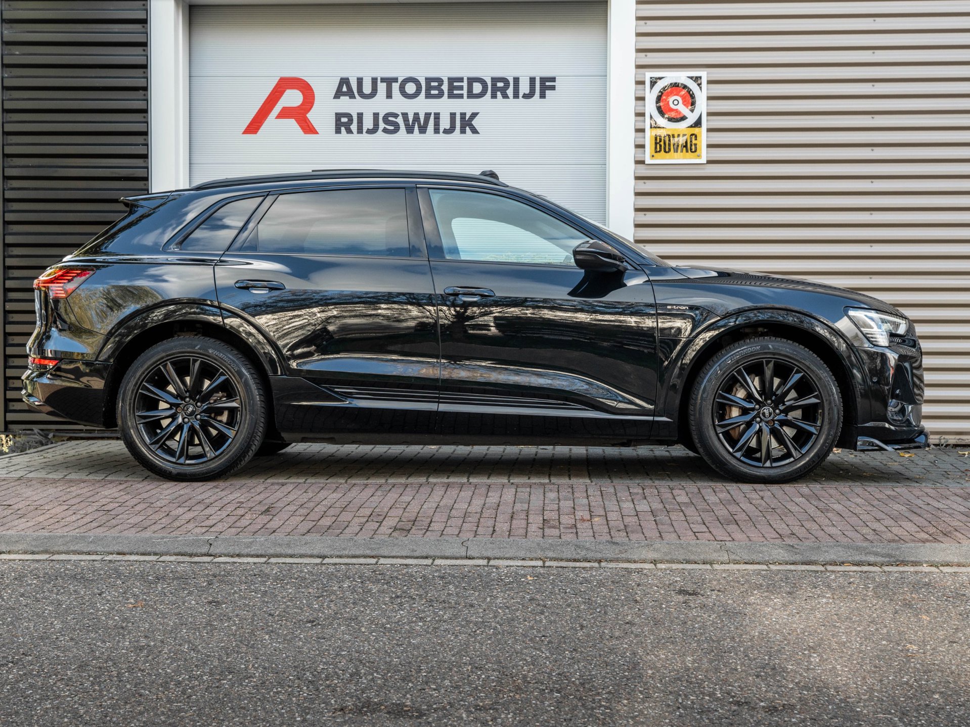Audi E-tron 50 quattro Launch edition Black 71 kWh (2019), foto 5