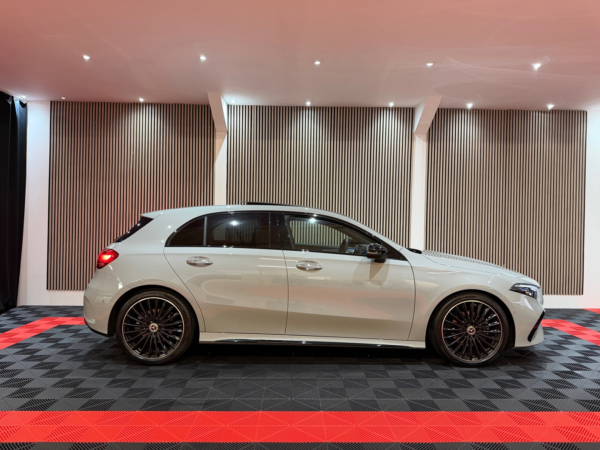 Mercedes-Benz A-klasse A200 Star Edition AMG Line LIMITED 2025 Alphine (2025), foto 7