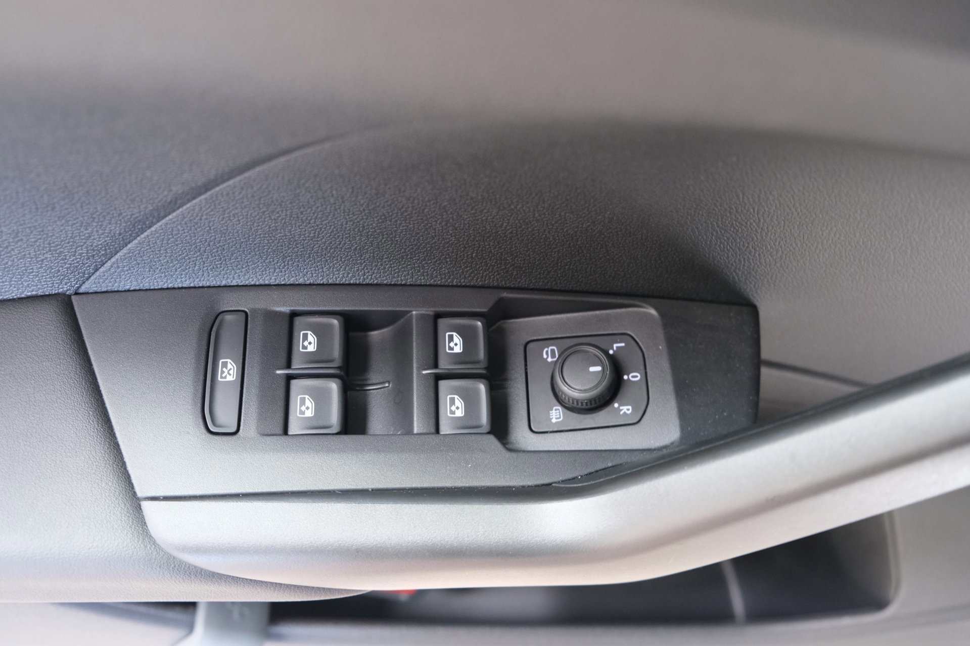 Volkswagen T-Cross 1.0 TSI Life (2022), foto 11