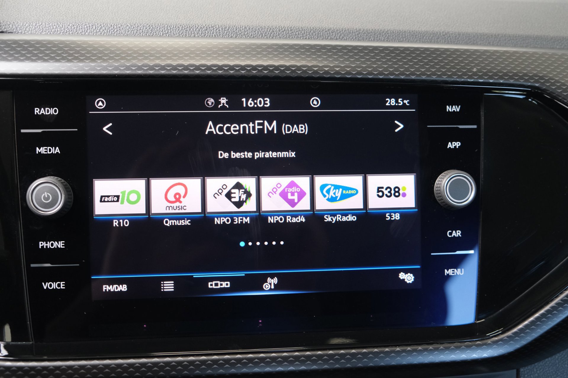 Volkswagen T-Cross 1.0 TSI Life (2022), foto 15
