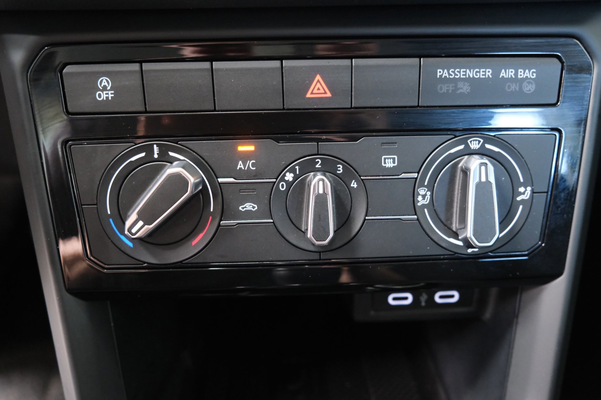 Volkswagen T-Cross 1.0 TSI Life (2022), foto 21