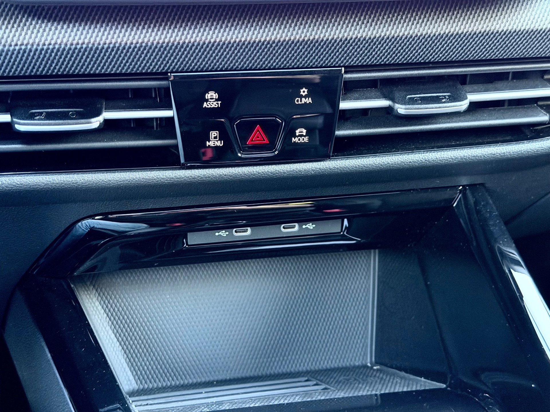Volkswagen Golf 1.5 eTSI R-Line Edition (2025), foto 20