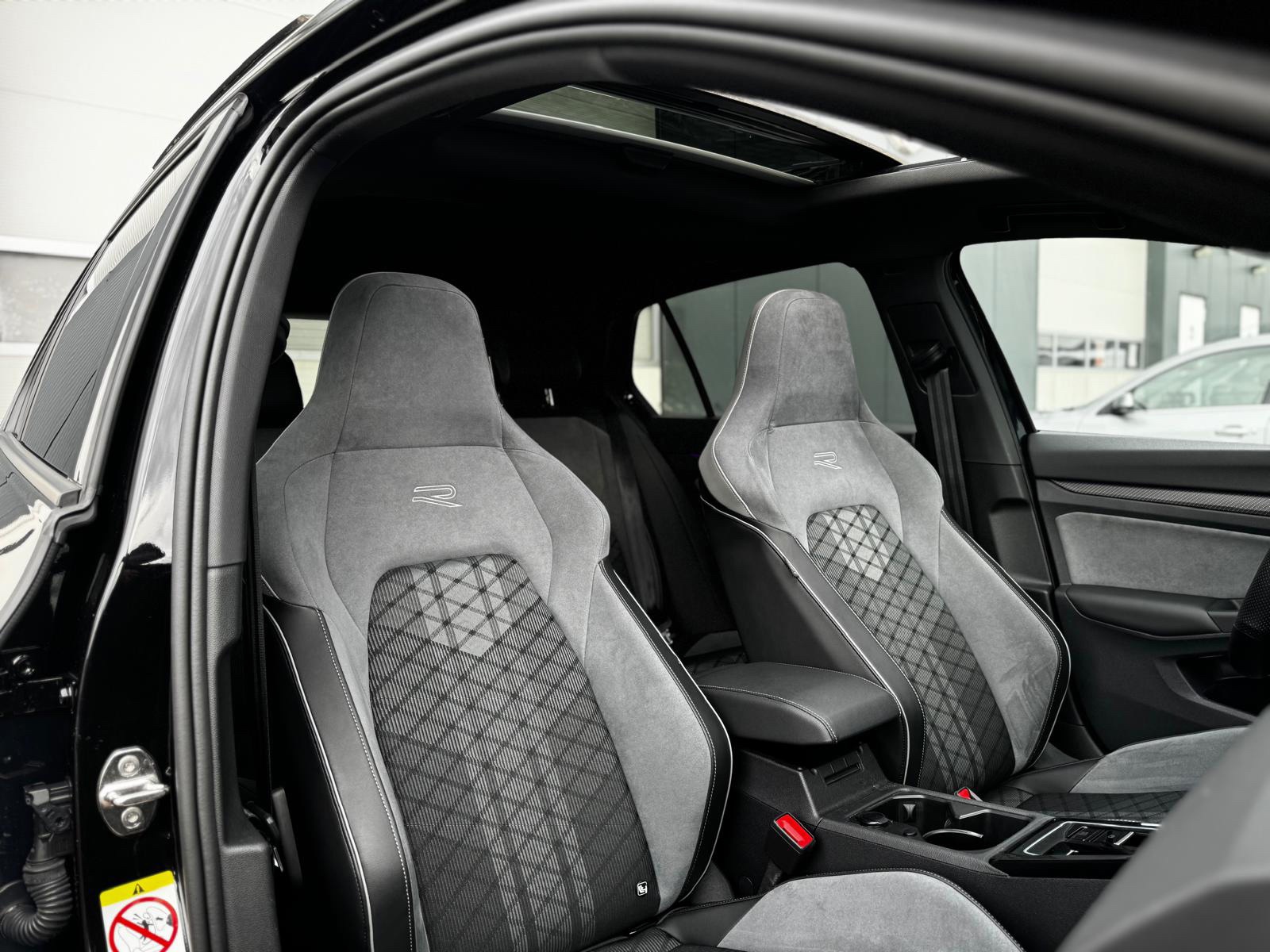 Volkswagen Golf 1.5 eTSI R-Line (2023), foto 14