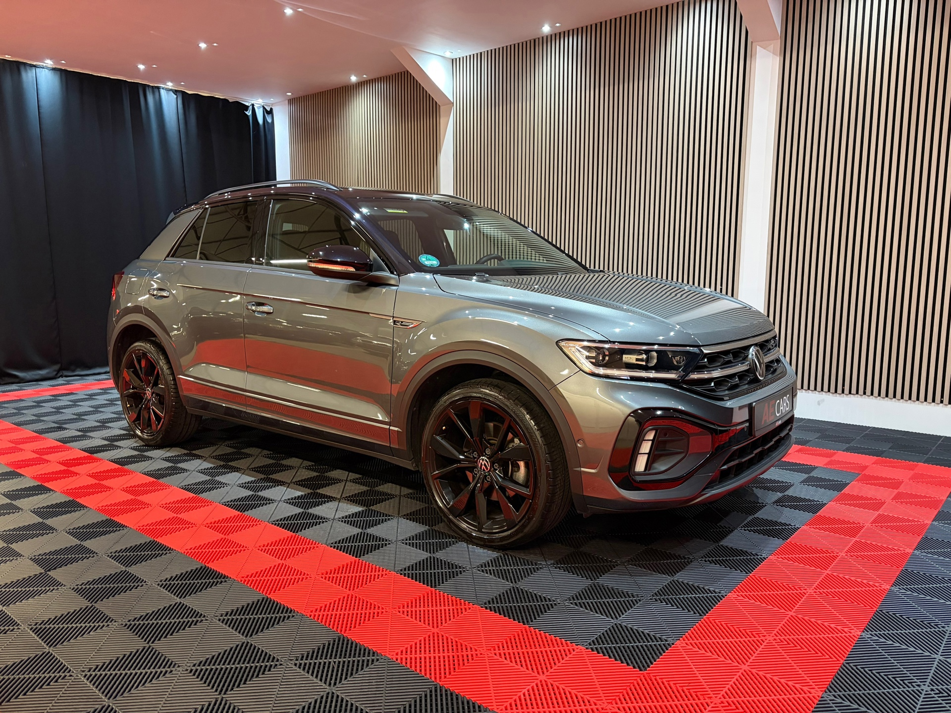 Volkswagen T-Roc 1.5 TSI R-Line Business (2022), foto 2