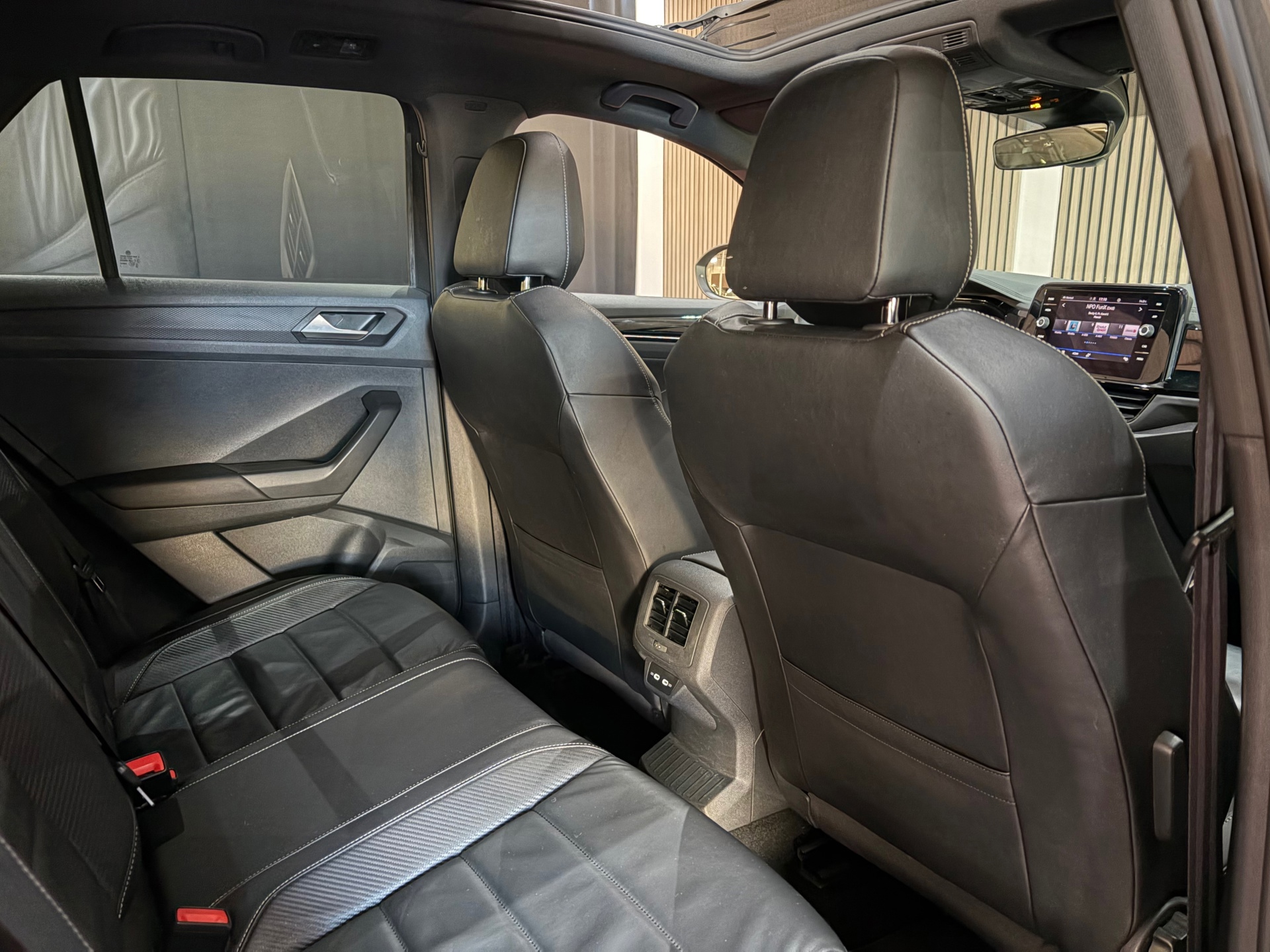 Volkswagen T-Roc 1.5 TSI R-Line Business (2022), foto 20