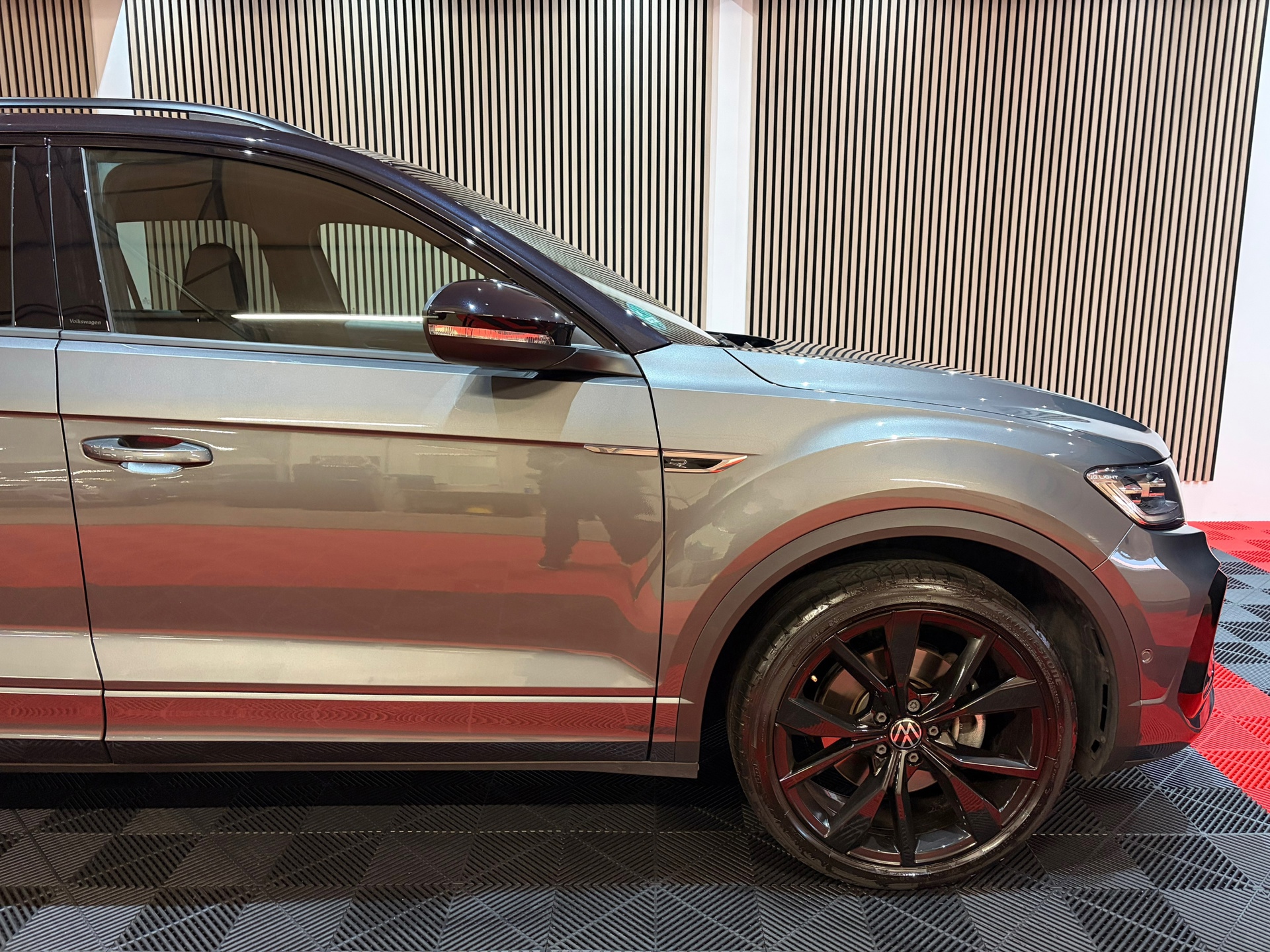 Volkswagen T-Roc 1.5 TSI R-Line Business (2022), foto 3
