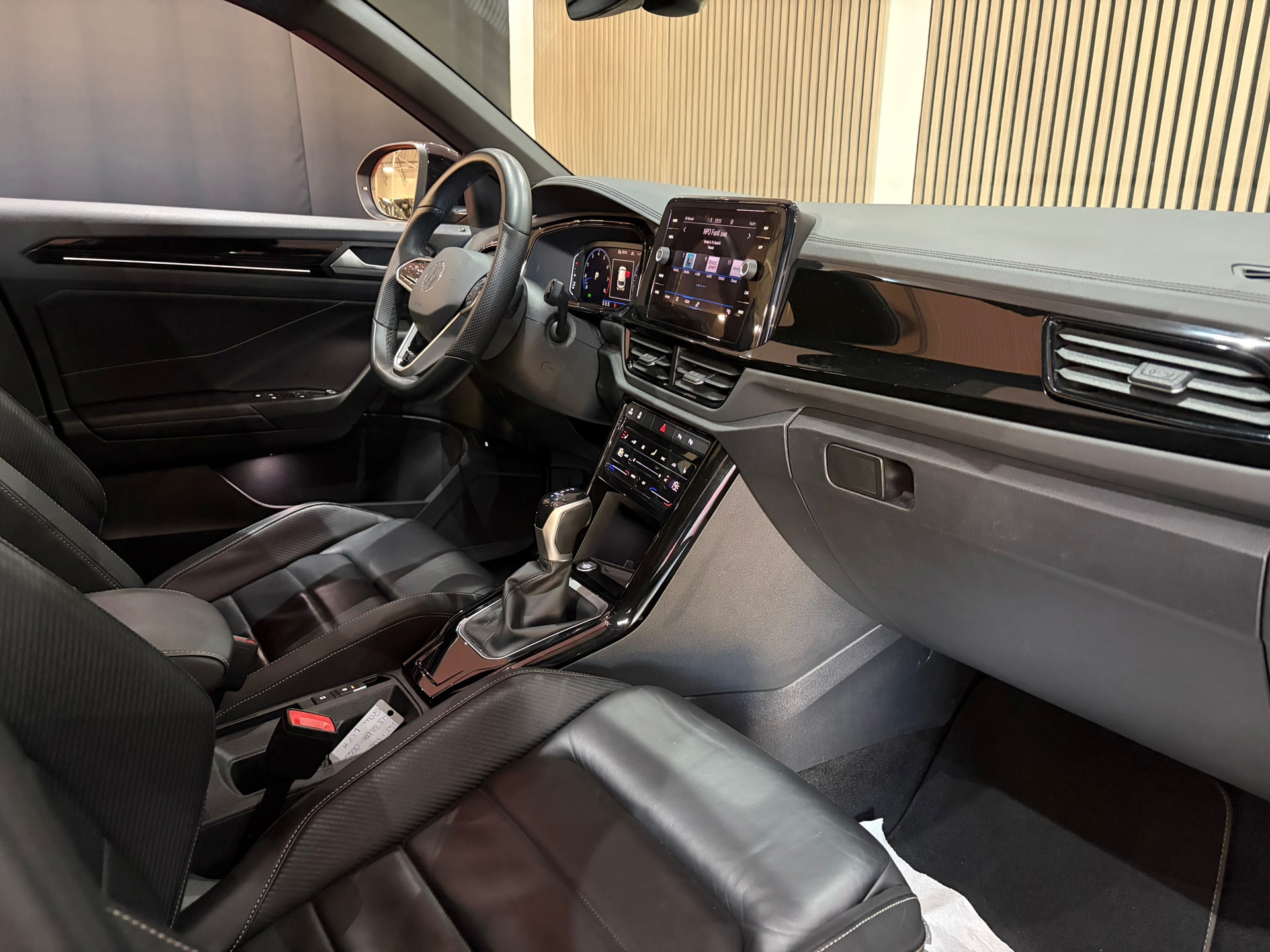 Volkswagen T-Roc 1.5 TSI R-Line Business (2022), foto 21
