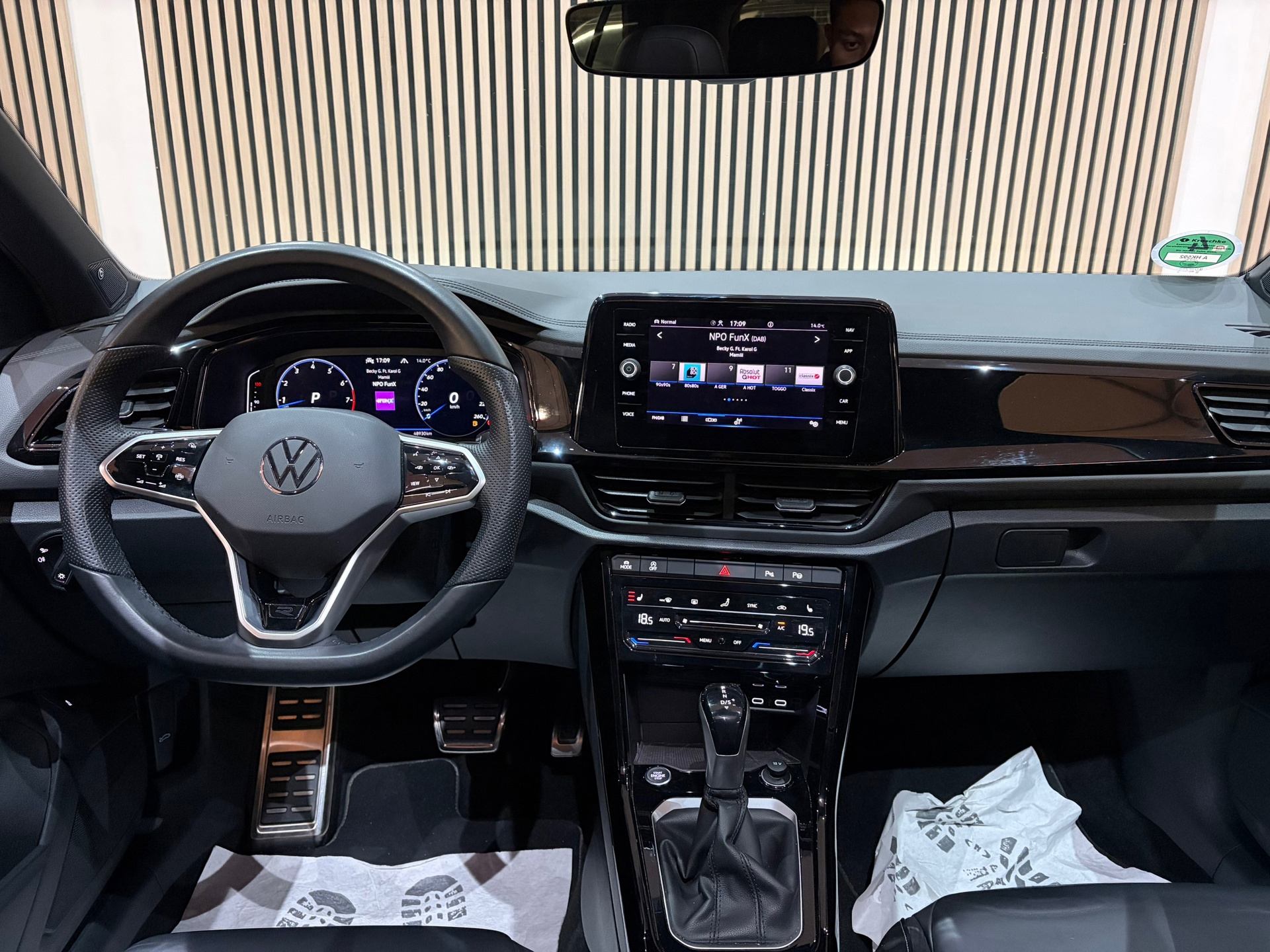 Volkswagen T-Roc 1.5 TSI R-Line Business (2022), foto 22