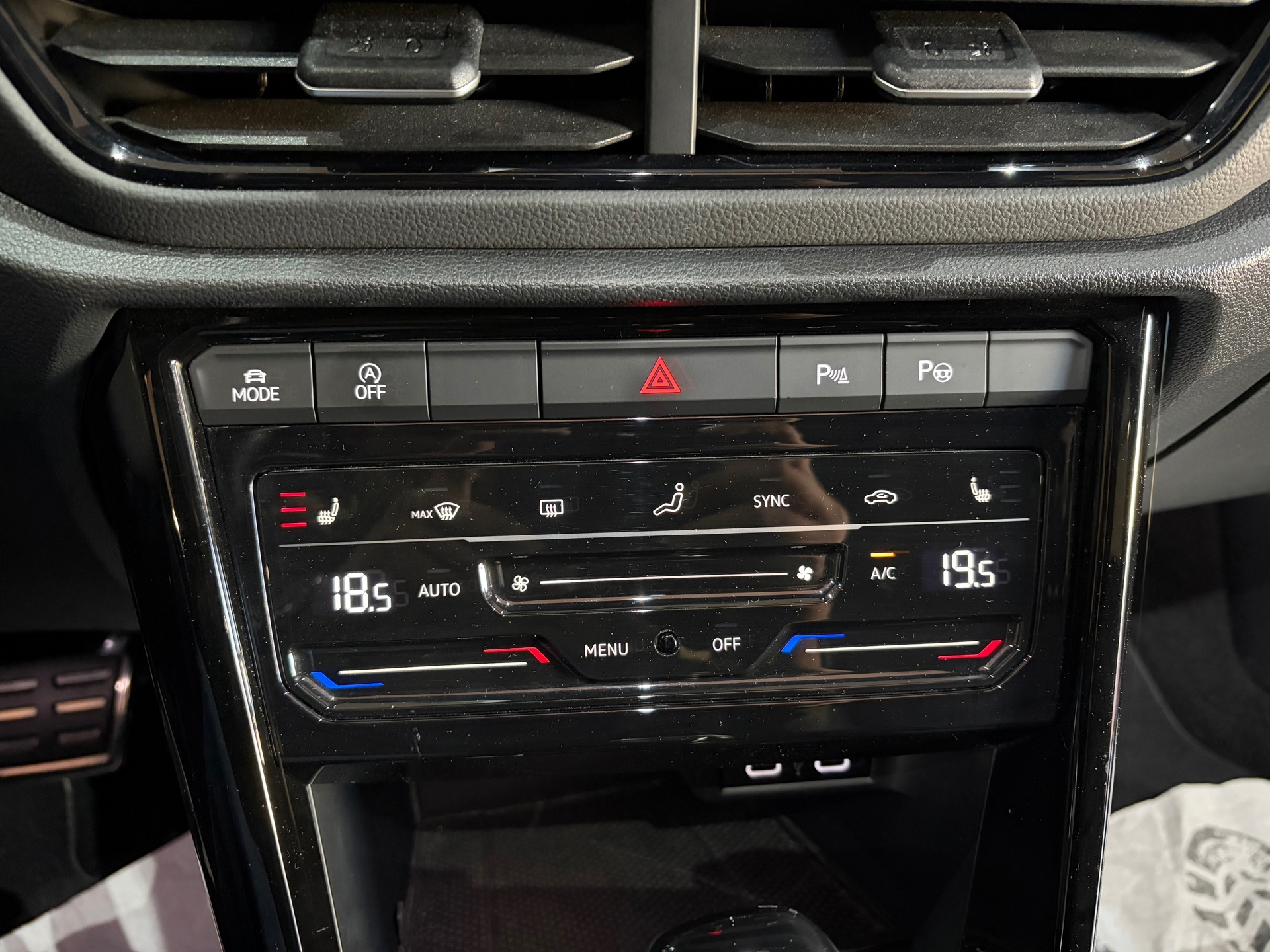 Volkswagen T-Roc 1.5 TSI R-Line Business (2022), foto 23