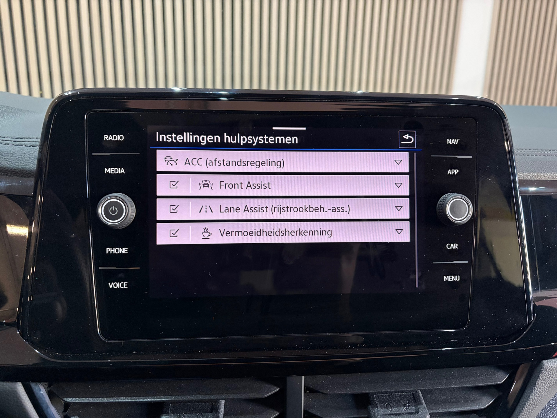 Volkswagen T-Roc 1.5 TSI R-Line Business (2022), foto 25