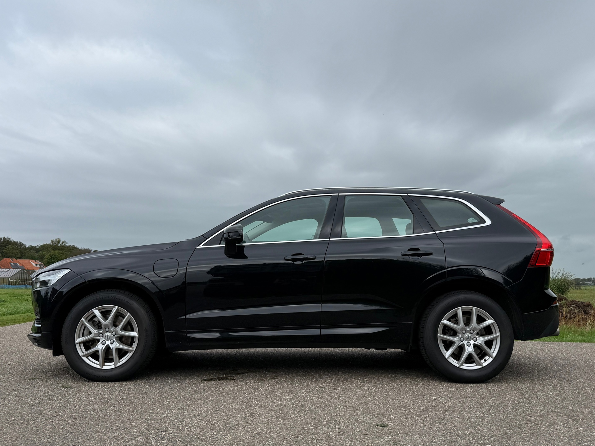 Volvo XC60 2.0 T8 Twin Engine AWD Momentum Pro (2020), foto 2